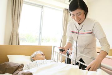 お客様のご自宅を訪問し、日常的な動作の介助やお食事の準備や洗濯、掃除等の生活援助を行っていただきます。お客様がご自宅で安心・安全な生活を送れるよう、あらゆる場面をサポートします。
日給制のホームヘルパーなので、仕事と仕事の空き時間や、時期によってシフトのばらつきがありません!
まとまった時間でかしこく仕事をしたい方にピッタリ♪
20代から60代まで、幅広い年齢層の方が活躍しています!
◆介護の資格を取られたばかりの方、経験のない方も当社自慢の教育/サポート体制にてフォローしますので安心です!
★「お話だけ聞いてみたい」方も大歓迎!★
面接という形でなく、お話しだけ聞いて 【パートナー社員】【パートナー社員大募集】安定収入★8時間勤務★残業なし★日給保障のホームヘルパーのお仕事です♪