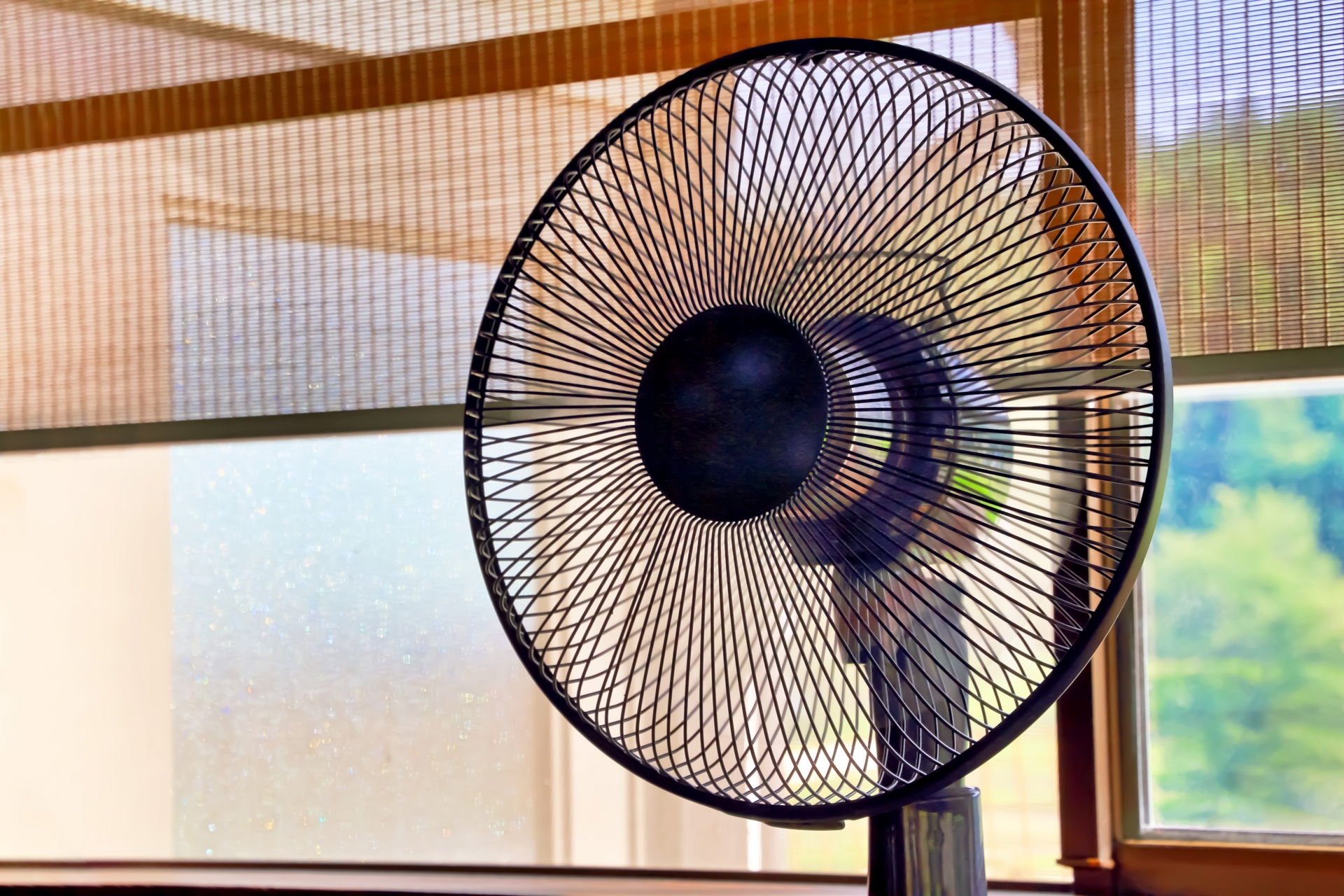 新型コロナ対策「換気」に扇風機は使える？｜介護求人ナビ