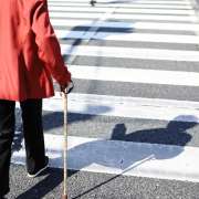 高齢者の事故、なぜ多い？原因を知って交通事故を防ごう！【秋の全国交通安全運動】