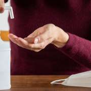 もし感染したら？家庭・施設内でウイルスを広げないために、やるべきこと