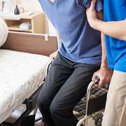 宣言解除で介護施設のクラスター回避策「集中的検査」はどうなる？