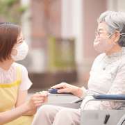 濃厚接触の介護職員も待機期間なしで業務可能に