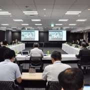 【介護保険部会】人員配置基準の緩和に慎重論相次ぐ　介護現場の業務効率化の推進では一致