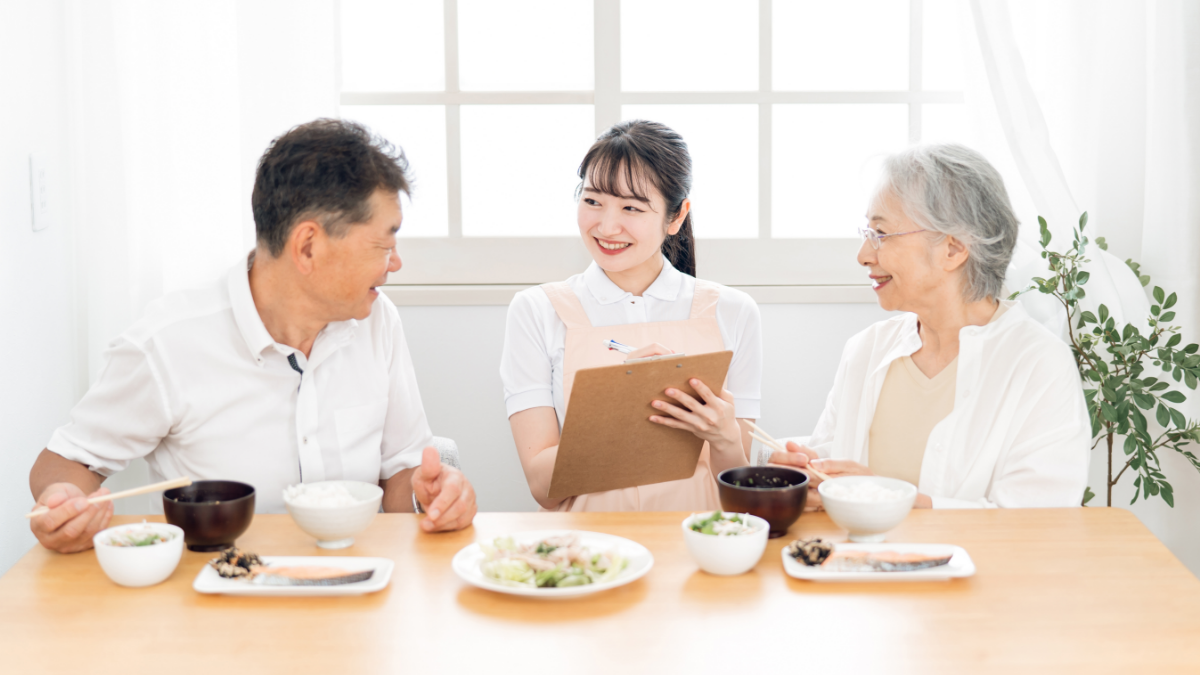 高齢者施設での管理栄養士の仕事内容は？役割や給料、働き方を詳しく解説