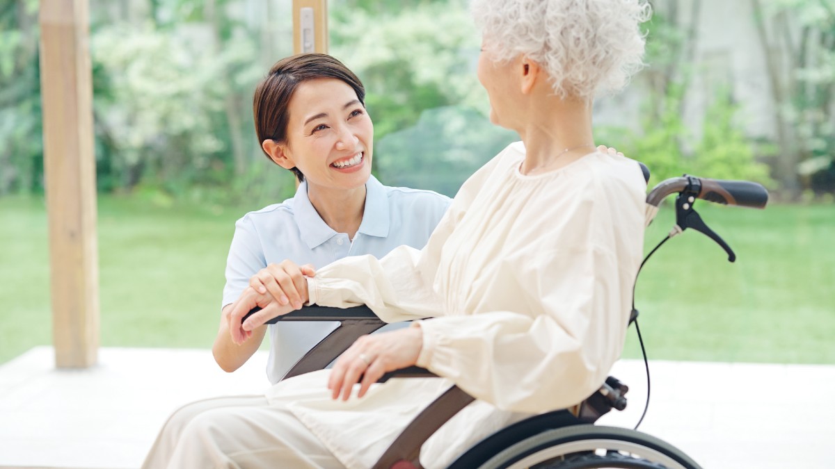 サービス管理責任者とサービス提供責任者の違いは？仕事内容や給与など6つの視点で解説