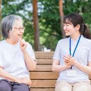相談業務に軟骨伝導集音器を活用　難聴者のコミュニケーションの負担軽減