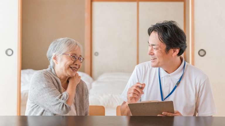 訪問介護の仕事内容を解説！一日の流れ・給料・向いている人の特徴は？