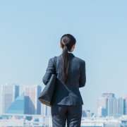 介護業界の面接はスーツ？どんな服装で行けばいい？～面接の悩み
