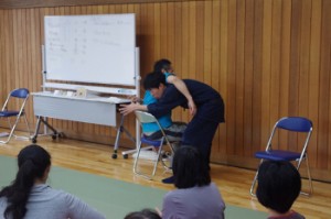 甲野陽紀先生がアドバイザーをつとめる介護術の実践講座も開催されている。年齢、男女を問わず、多くの方が参加する