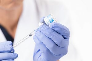 コロナワクチン3回目接種 どれくらい進んでる？副反応の心配は？